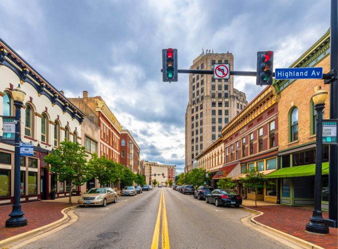Street view of Highland Avenue, Elgin, Illinois